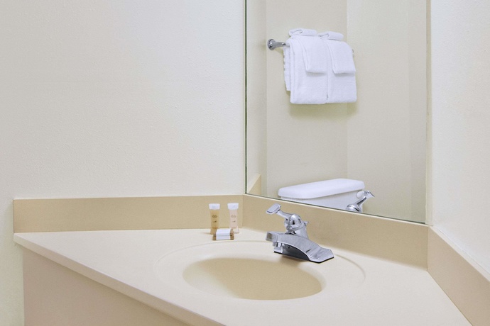 Imagen de la habitación del Hotel Howard Johnson By Wyndham Tifton Ga I-75. Foto 8