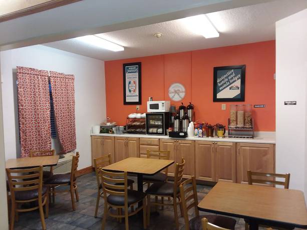 Imagen del bar/restaurante del Hotel Howard Johnson By Wyndham Tifton Ga I-75. Foto 3
