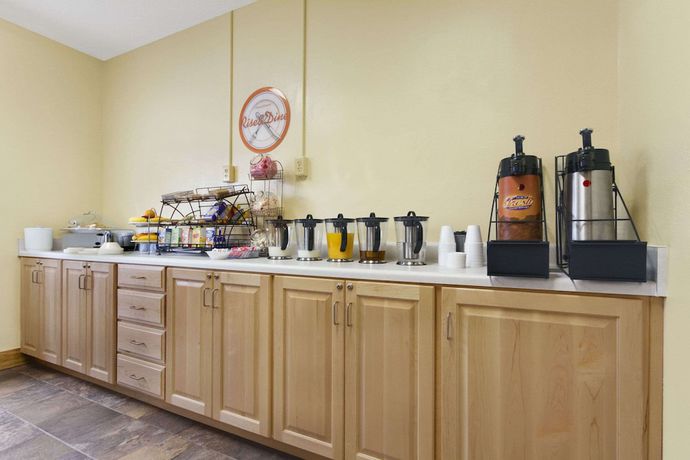 Imagen del bar/restaurante del Hotel Howard Johnson By Wyndham Tifton Ga I-75. Foto 4