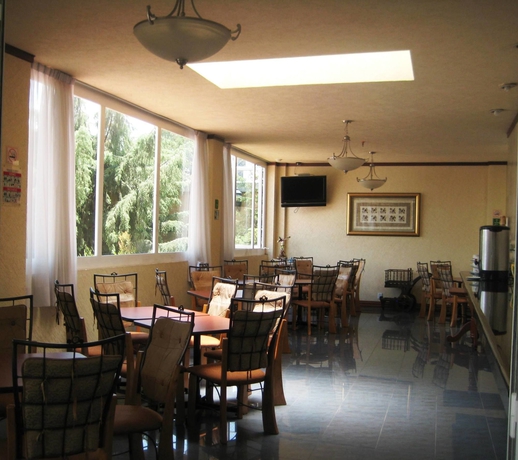 Imagen del bar/restaurante del Hotel Howard Johnson By Wyndham Toluca. Foto 4