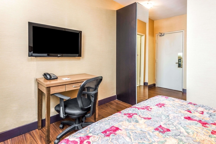 Imagen de la habitación del Hotel Howard Johnson By Wyndham Toronto Downtown West. Foto 7