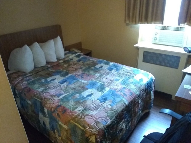 Imagen de la habitación del Hotel Howard Johnson By Wyndham Toronto Downtown West. Foto 8