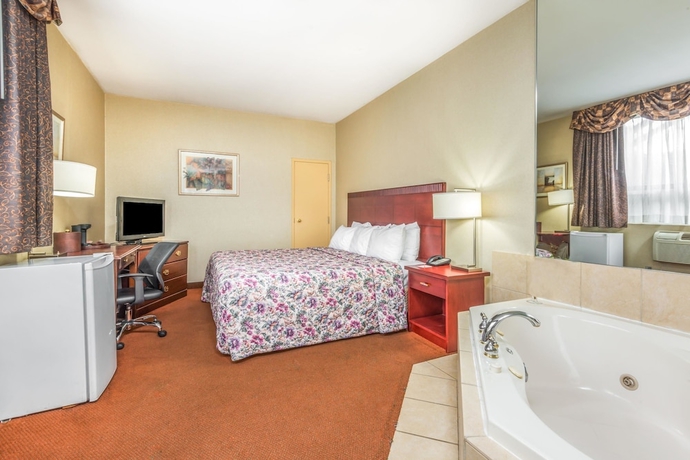 Imagen de la habitación del Hotel Howard Johnson By Wyndham Toronto Downtown West. Foto 15