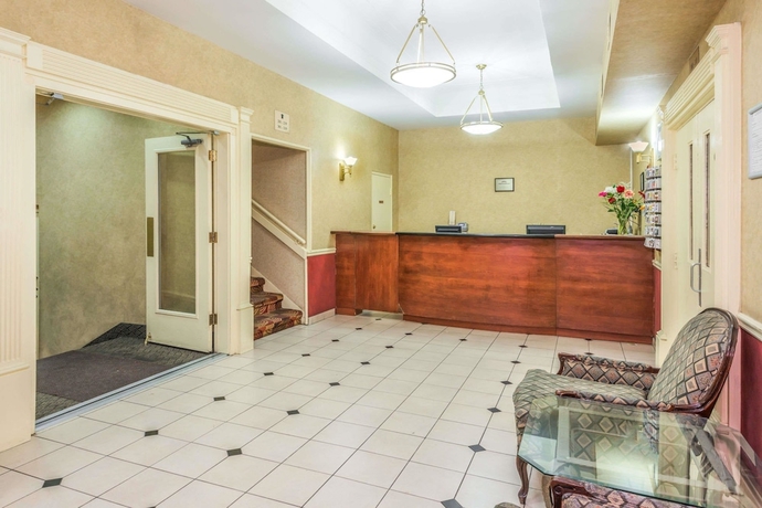 Imagen de los interiores del Hotel Howard Johnson By Wyndham Toronto Downtown West. Foto 18