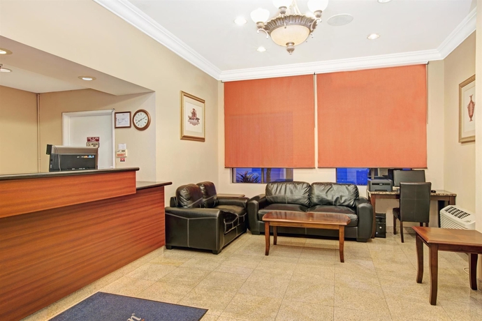 Imagen de los interiores del Hotel Howard Johnson By Wyndham Torrance. Foto 12