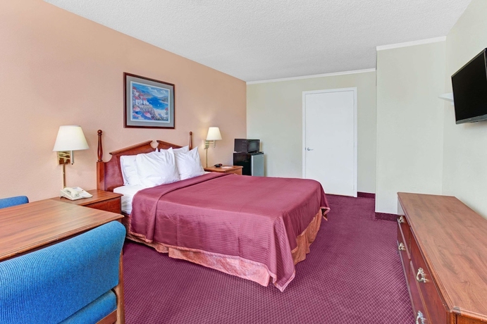 Imagen de la habitación del Hotel Howard Johnson By Wyndham Tropical Palms Kissimmee. Foto 2