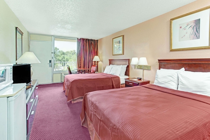 Imagen de la habitación del Hotel Howard Johnson By Wyndham Tropical Palms Kissimmee. Foto 5