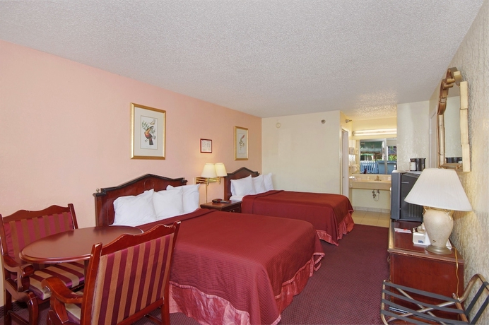 Imagen de la habitación del Hotel Howard Johnson By Wyndham Tropical Palms Kissimmee. Foto 10