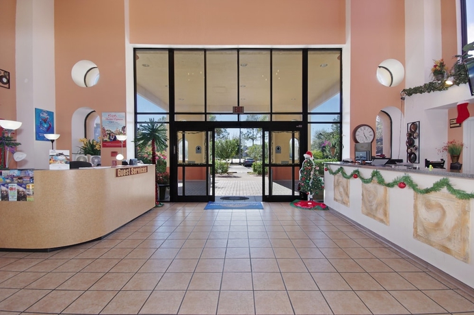 Imagen de los interiores del Hotel Howard Johnson By Wyndham Tropical Palms Kissimmee. Foto 16