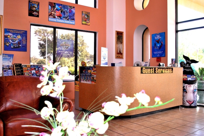 Imagen de los interiores del Hotel Howard Johnson By Wyndham Tropical Palms Kissimmee. Foto 19