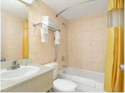 Imagen de la habitación del Hotel Howard Johnson By Wyndham Valdosta. Foto 8