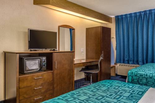 Imagen de la habitación del Hotel Howard Johnson By Wyndham Vancouver & Suites. Foto 8