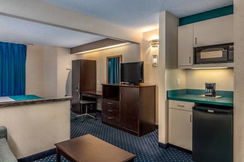Imagen de la habitación del Hotel Howard Johnson By Wyndham Vancouver & Suites. Foto 9