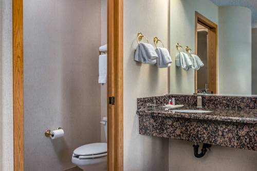 Imagen de la habitación del Hotel Howard Johnson By Wyndham Vancouver & Suites. Foto 10