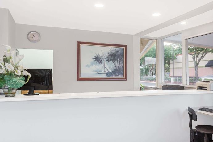 Imagen de los interiores del Hotel Howard Johnson By Wyndham Vero Beach / Downtown. Foto 12