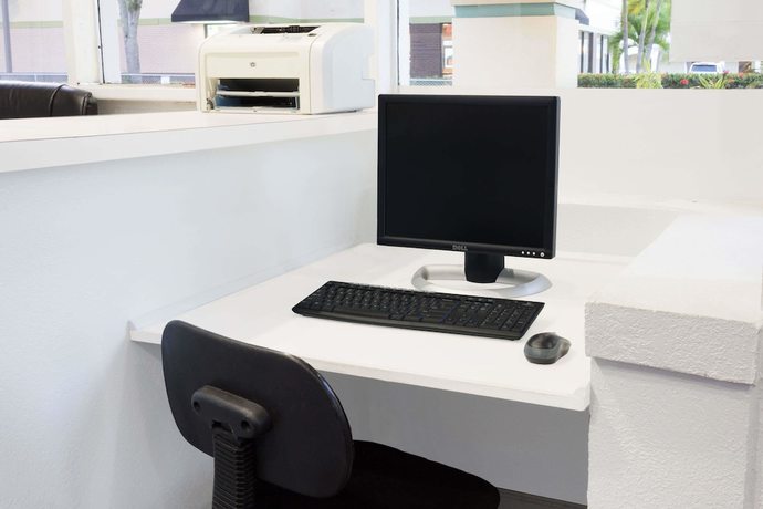 Imagen de los interiores del Hotel Howard Johnson By Wyndham Vero Beach / Downtown. Foto 14