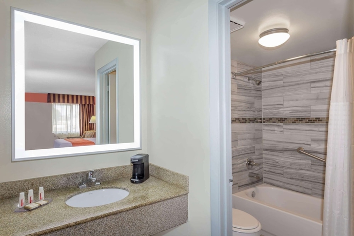 Imagen de la habitación del Hotel Howard Johnson By Wyndham Vero Beach/i-95. Foto 13