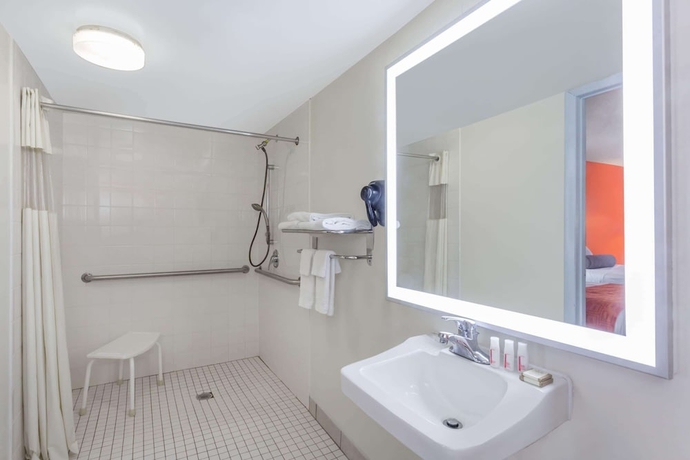 Imagen de la habitación del Hotel Howard Johnson By Wyndham Vero Beach/i-95. Foto 14