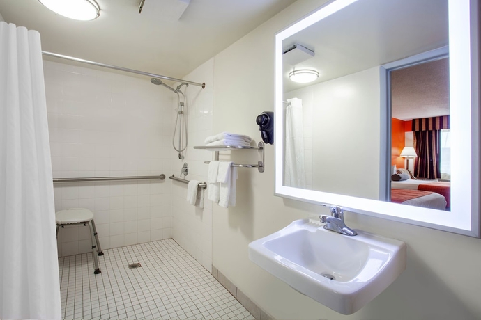 Imagen de la habitación del Hotel Howard Johnson By Wyndham Vero Beach/i-95. Foto 16