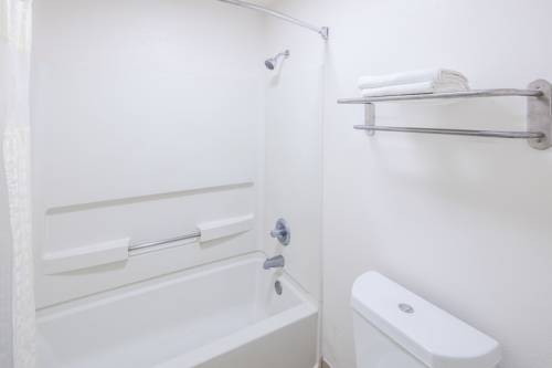 Imagen de la habitación del Hotel Howard Johnson By Wyndham Vicksburg. Foto 6