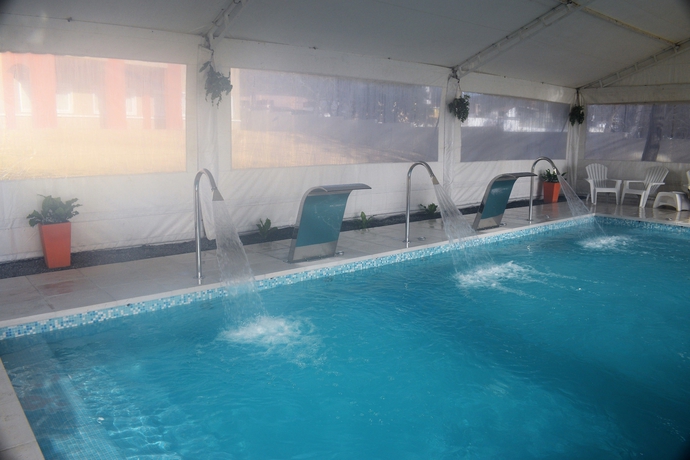 Imagen de la piscina del Hotel Howard Johnson By Wyndham Villa Carlos Paz. Foto 19