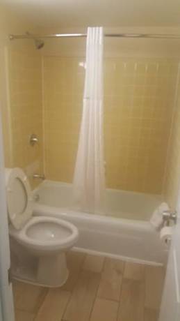 Imagen de la habitación del Hotel Howard Johnson By Wyndham Virginia Beach At The Beach. Foto 5