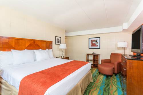 Imagen de la habitación del Hotel Howard Johnson By Wyndham Virginia Beach At The Beach. Foto 9