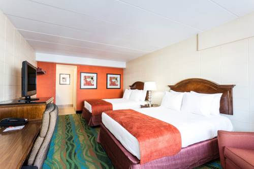 Imagen de la habitación del Hotel Howard Johnson By Wyndham Virginia Beach At The Beach. Foto 10