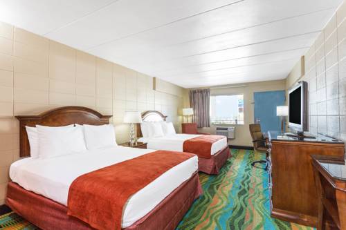 Imagen de la habitación del Hotel Howard Johnson By Wyndham Virginia Beach At The Beach. Foto 12