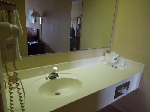 Imagen de la habitación del Hotel Howard Johnson By Wyndham Virginia Beach. Foto 6