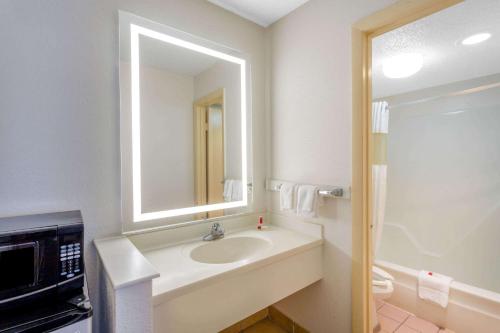 Imagen de la habitación del Hotel Howard Johnson By Wyndham Virginia Beach. Foto 20