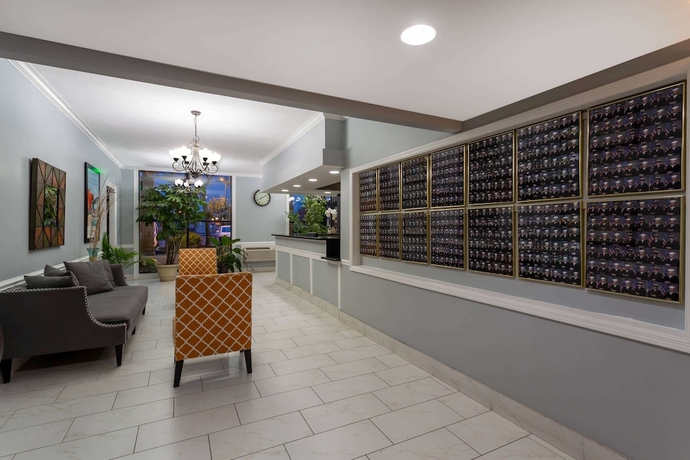 Imagen de los interiores del Hotel Howard Johnson By Wyndham Waukegan Great Lakes. Foto 19