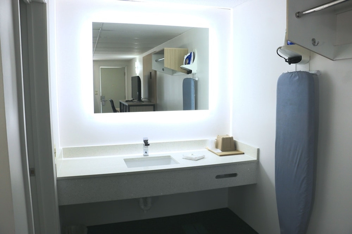 Imagen de la habitación del Hotel Howard Johnson By Wyndham West Yarmouth/cape Cod. Foto 7