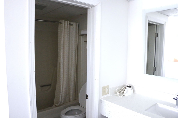 Imagen de la habitación del Hotel Howard Johnson By Wyndham West Yarmouth/cape Cod. Foto 8