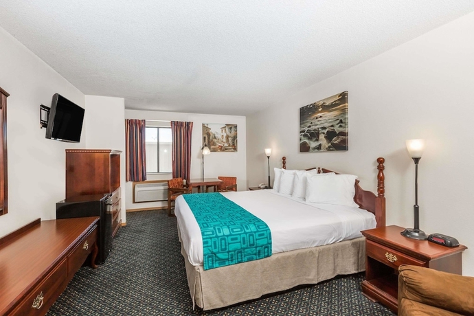 Imagen de la habitación del Hotel Howard Johnson By Wyndham Wichita Airport. Foto 4
