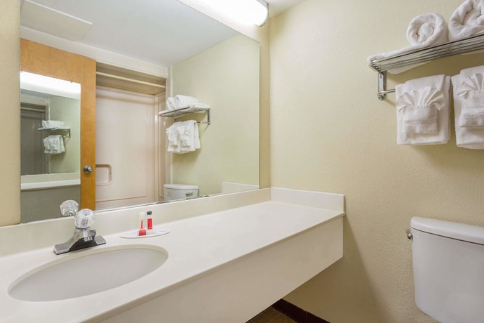 Imagen de la habitación del Hotel Howard Johnson By Wyndham Williamsburg. Foto 4