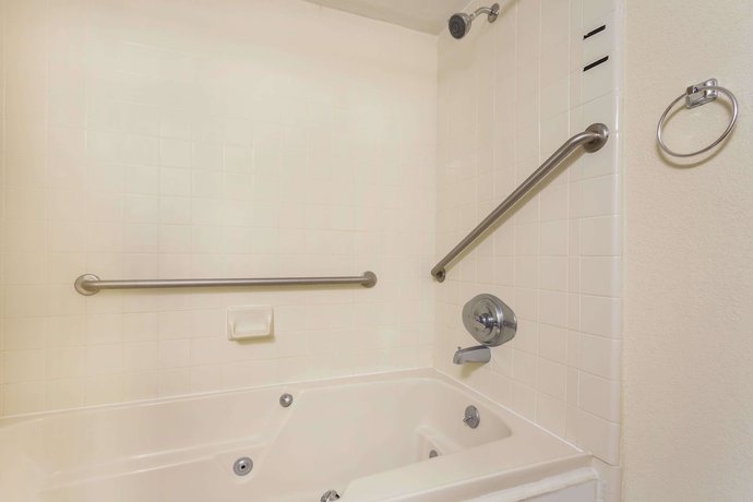 Imagen de la habitación del Hotel Howard Johnson By Wyndham Williamsburg. Foto 6