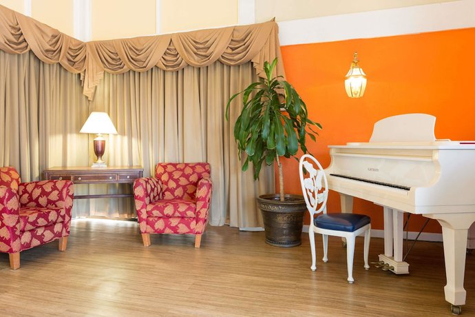Imagen de los interiores del Hotel Howard Johnson By Wyndham Williamsburg. Foto 9