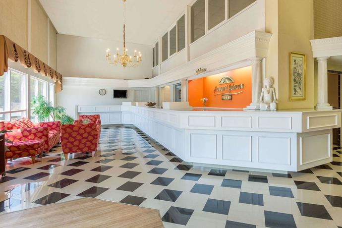 Imagen de los interiores del Hotel Howard Johnson By Wyndham Williamsburg. Foto 10