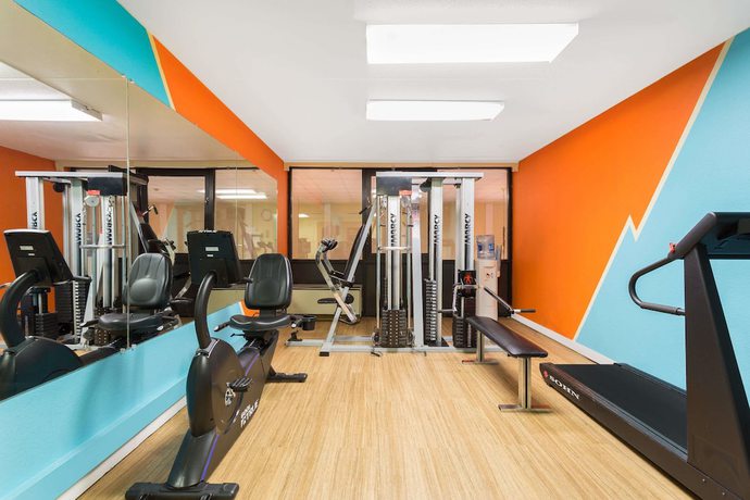 Imagen de los interiores del Hotel Howard Johnson By Wyndham Williamsburg. Foto 11