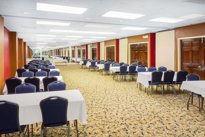 Imagen de los interiores del Hotel Howard Johnson By Wyndham Williamsburg. Foto 13