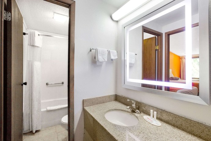 Imagen de la habitación del Hotel Howard Johnson By Wyndham Wilmington. Foto 10