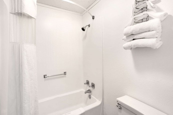 Imagen de la habitación del Hotel Howard Johnson By Wyndham Wilmington. Foto 14