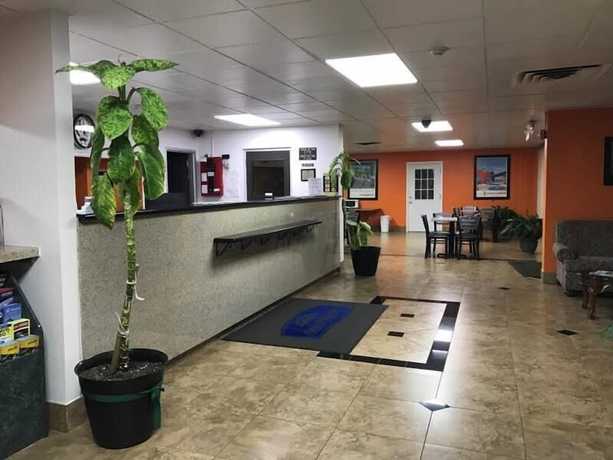 Imagen de los interiores del Hotel Howard Johnson By Wyndham Winter Haven Fl. Foto 14