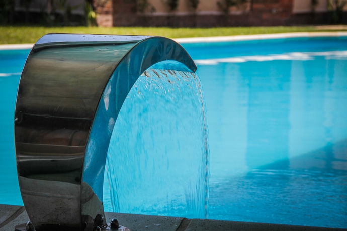 Imagen de la piscina del Hotel Howard Johnson By Wyndham Yerba Buena. Foto 13
