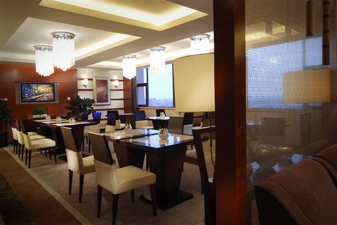 Imagen del bar/restaurante del Hotel Howard Johnson Caida Plaza Shanghai. Foto 4