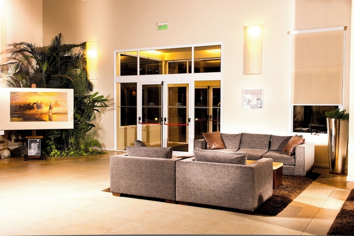 Imagen de los interiores del Hotel Howard Johnson Hotel & Convention Center by Wyndham, Merlo. Foto 15