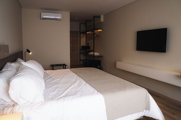 Imagen de la habitación del Hotel Howard Johnson Hotel and Spa Bah&iacute;a Blanca. Foto 3