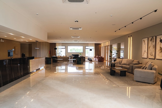 Imagen de los interiores del Hotel Howard Johnson Hotel and Spa Bah&iacute;a Blanca. Foto 6