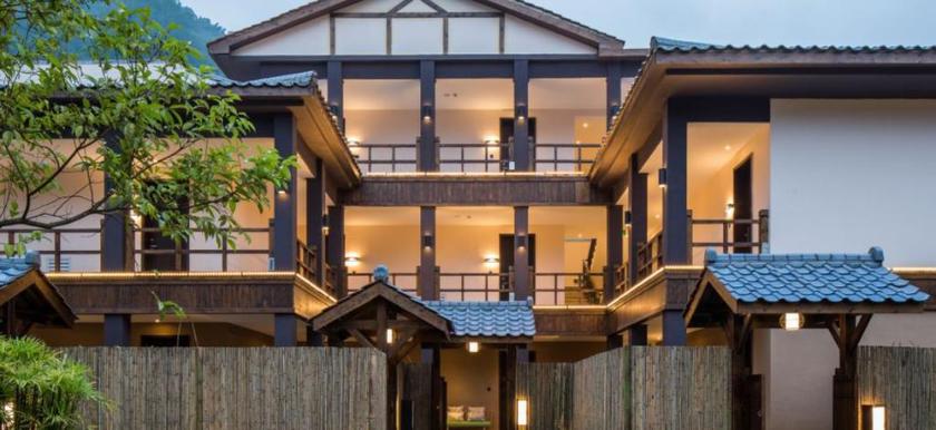 Imagen general del Hotel Howard Johnson Huashuiwan Hot Springs Resort Chengdu. Foto 2